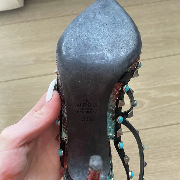 RARE Valentino Garavani Rockstud Python T-Strap Heels – Size 38.5 (US 8.5) - Picture 11 of 12